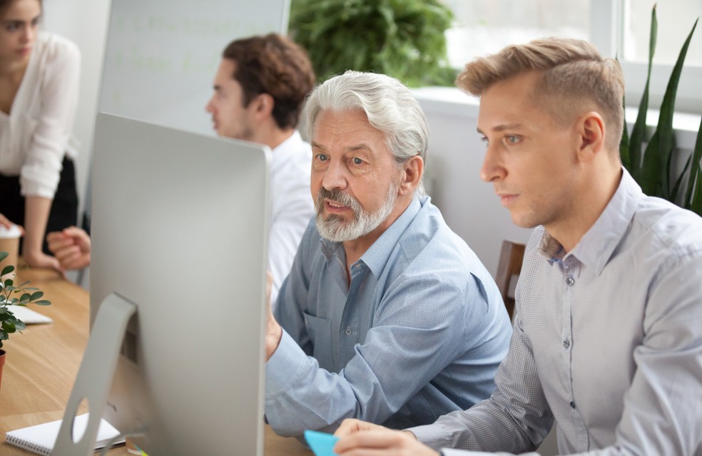 Eine der möglichen Antworten auf den demographischen Wandel ist "Job Sharing". Doch das Teilen eines Jobs zwischen den Angehörigen zweier Generationen setzt auch ein Umdenken der Beteiligten voraus. Ist das in unserer Gesellschaft leistbar? (#3)