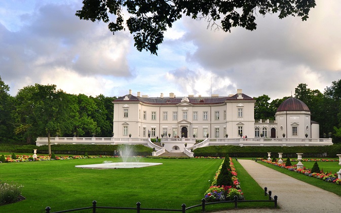 Interessant sind die Sehenswürdigkeiten, die es hier gibt. Wer gerne kulturelle Sehenswürdigkeiten besucht, der ist hier in Palanga genau richtig. Sehr empfehlenswert ist ein Besuch im Bernsteinmuseum, bevor der Rückflug nach Köln startet. 