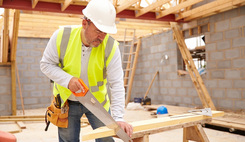 Im Hinblick auf Arbeitskleidung und Schutzkleidung haben Arbeitnehmer einige Pflichten, können ebenso jedoch auf gewisse Rechte zurückgreifen. Ist Schutzkleidung gesetzlich vorgeschrieben, muss ein Arbeitnehmer diese während der Tätigkeit tragen. (#02)