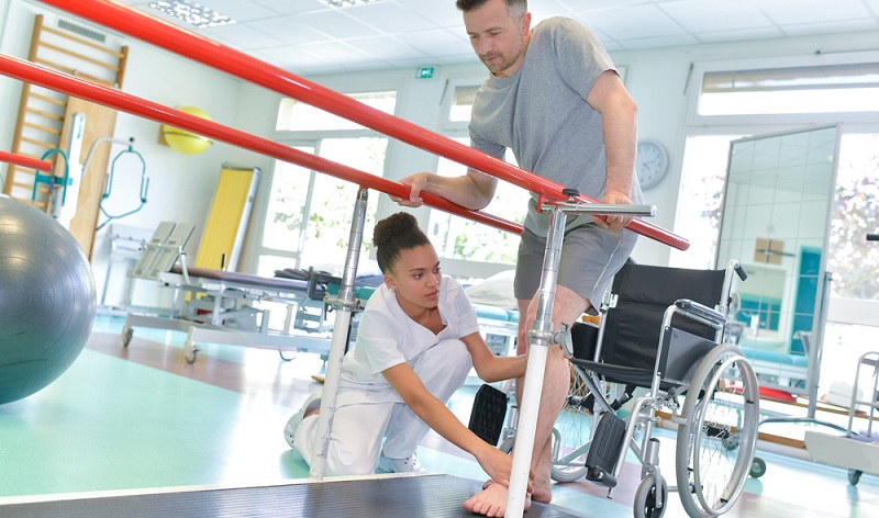 Wer berufsunfähig ist, ist längst über diesen Punkt hinaus und gilt auch nach erfolgter Behandlung und Reha-Maßnahmen als nicht mehr arbeitsfähig, zumindest in dem bisherigen Beruf. (#01)