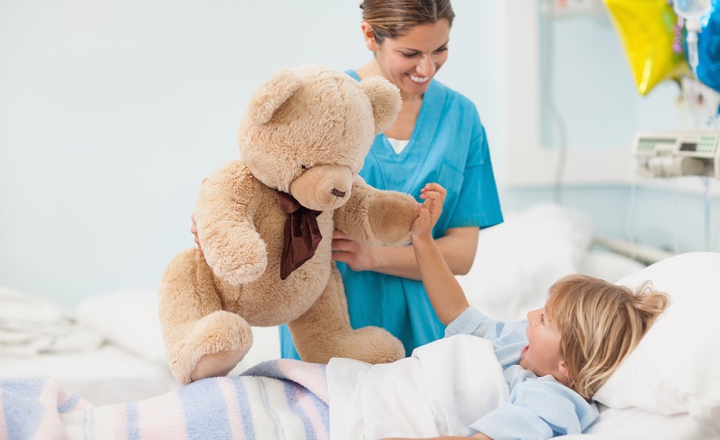 Auch auf der Kinderstation wird qualifiziertes Personal gebraucht. ( Foto: Shutterstock ESB Professional )-
