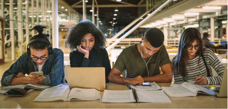 Einige Studienrichtungen stellen Spezialisierungen innerhalb des Studiengangs dar. ( Fotolizenz: Adobe Stock-Jacob Lund )