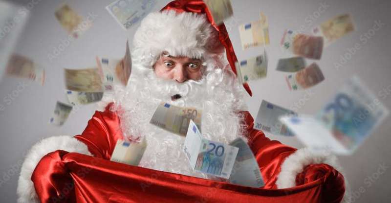 Die meisten Mitarbeiter legen großen Wert auf die weihnachtlichen Zusatzzahlungen, immerhin stellen sie ein zusätzliches Gehalt dar. ( Lizenzdoku: Adobe Stock- Marijus )