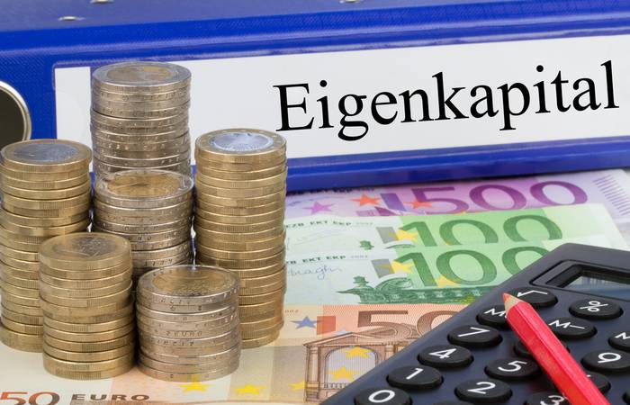 Bevor es an die verschiedenen Finanzierungsmöglichkeiten geht, sollte man das zur Verfügung stehende Eigenkapital checken. (Foto: Adobe Stock-magele-picture) 