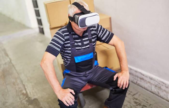 Die vielen Vorteile der Nutzung von VR-Brillen liegen auf der Hand. ( Foto: Adobe Stock- Robert Kneschke) 