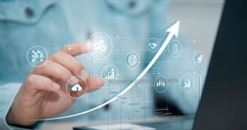 RELEX Solutions setzt auf KI: RELEX-GPT optimiert Mitarbeiterleistung RELEX Solutions revolutioniert Arbeitsabläufe mit RELEX-GPT (Foto: AdobeStock - 611117124 Montri)
