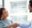 Arbeitnehmerüberlassung: Definition, Vorteile , Rechte und Pflichten (Foto: AdobeStock - 608135742 Beaunitta Van Wykpeopleimages)