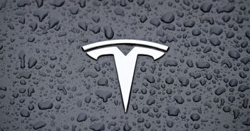 Tesla verklagt schwedische Verkehrsbehörde wegen Diskriminierung Tesla verklagt schwedische Verkehrsbehörde wegen (Foto: AdobeStock - Lightspruch 435791974)