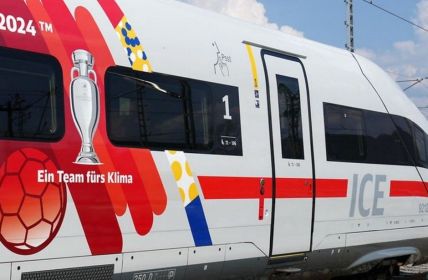 DB bietet zusätzliche Züge und ermäßigte Tickets zur UEFA EURO (Foto: Deutsche Bahn AG)