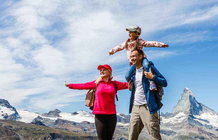 Mit einer erstklassigen Infrastruktur, einem hervorragenden Gesundheitssystem und einer atemberaubenden Natur bietet die Schweiz eine herausragende Lebensqualität. (Foto: AdobeStock - 441699123 Angelov) 