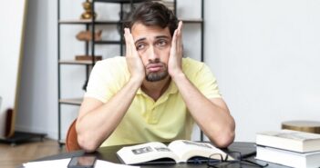 Studienplatz bei der Universität einklagen: Pro und Kontra Studienplatzklage (Foto: AdobeStock - 708149949 Vitaliy)