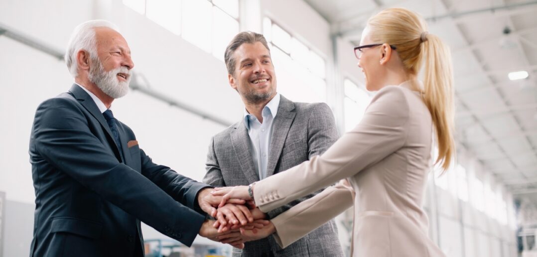 Arbeitgebermarke als Wettbewerbsvorteil: Nachhaltige Werbeartikel als Teil moderner Personalstrategien (Foto: AdobeStock - JustLife - 344394803)