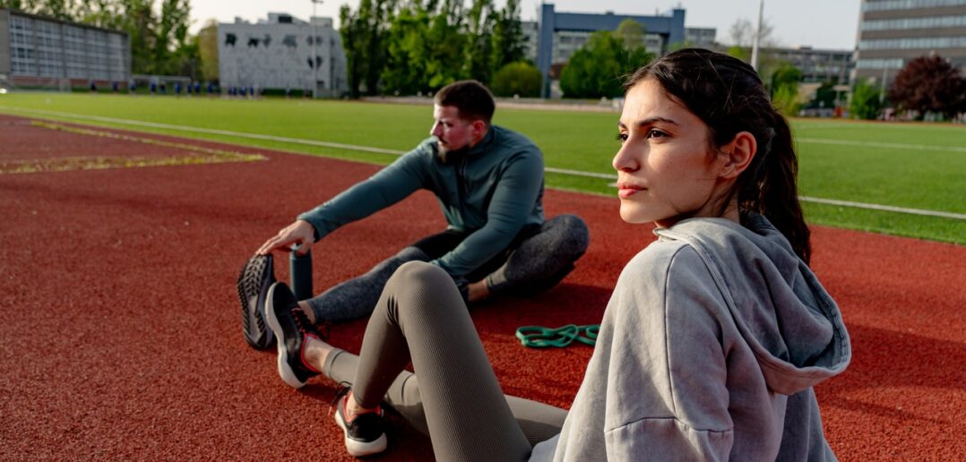Körperliche Fitness beeinflusst den beruflichen Erfolg mehr als gedacht. (Foto: AdobeStock_1436532485 we.bond.creations)
