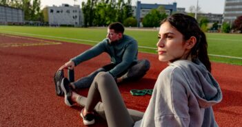 Körperliche Fitness beeinflusst den beruflichen Erfolg mehr als gedacht. (Foto: AdobeStock_1436532485 we.bond.creations)