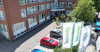 75 Mitarbeitende publizieren Fachzeitschriften, organisieren Events und fördern Branchennetzwerk Seit 1975 führender B2B-Informationsdienstleister für Logistik, Automotive und (Foto: HUSS Unternehmensgruppe)