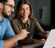 KI hat den Arbeitsmarkt schon verändert: Wie geht die Entwicklung weiter? (Foto: AdobeStock - insta_photos - 1512843262)
