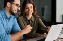 KI hat den Arbeitsmarkt schon verändert: Wie geht die Entwicklung weiter? (Foto: AdobeStock - insta_photos - 1512843262)