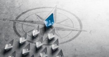 Business Navigation als Brücke zwischen Strategie und Alltag (Foto: AdobeStock - Philip Steury - 1067781237)