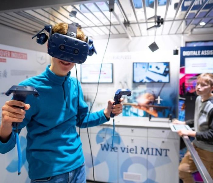 Arbeitsstation für komplexe Lagerhaltung (Foto: Baden-Württemberg Stiftung gGmbH)