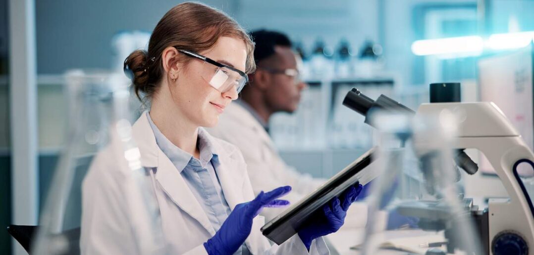 Studieren im Gesundheitswesen: Studiengänge mit Zukunft im Fokus (Foto: AdobeStock - peopleimages.com - 1428425042)