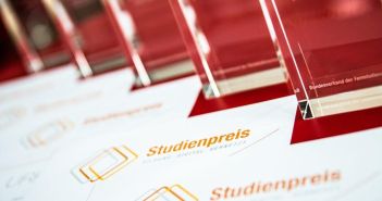Studienpreis 2026 würdigt innovative digitale Fernstudienprojekte mit gesellschaftlicher (Foto: mueller-witte.de)