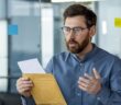 Kündigung vom Arbeitgeber: Was Arbeitnehmer jetzt prüfen sollten (Foto: AdobeStock - Tetiana - 850577441)
