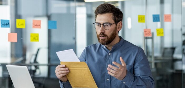 Kündigung vom Arbeitgeber: Was Arbeitnehmer jetzt prüfen sollten (Foto: AdobeStock - Tetiana - 850577441)