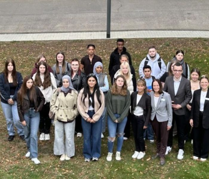 Der Altenpflegehilfe-Kurs (Foto: Sabine Galle-Sch&auml;fer/Vogelsbergkreis)